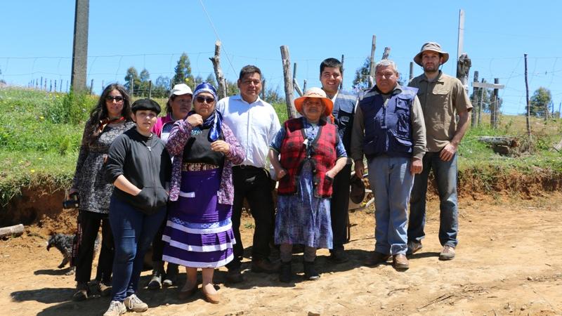 Participantes del reentierro en sector Quilquilco.