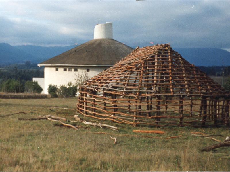 Estructura y armazón finalizada, s/f. Archivo fotográfico del Museo Mapuche de Cañete.