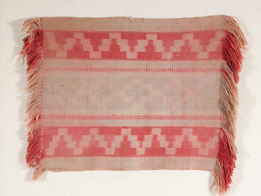 Xarikan lama ('textil pequeño elaborado con técnica de amarras')
